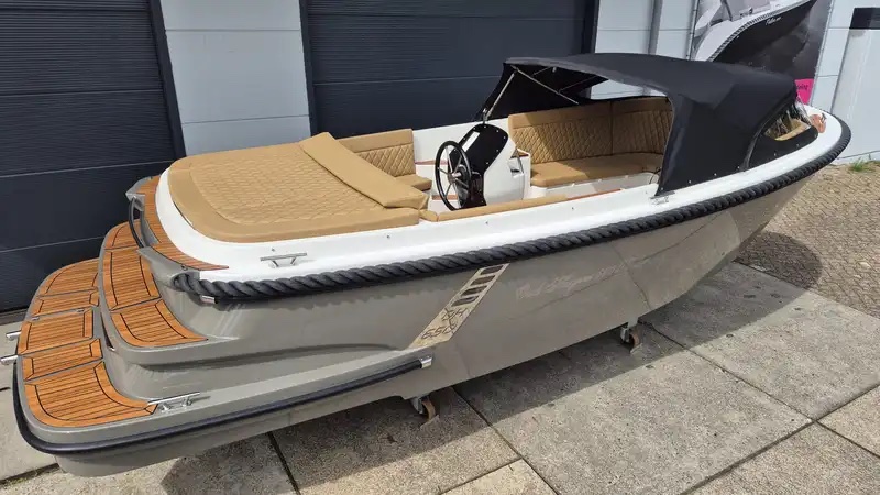 Oud Huijzer 650 Tender